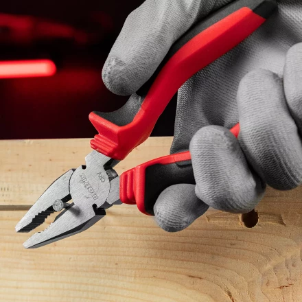 Плоскогубцы комбинированные Matrix, 160 мм, хром-ванадий, двухкомпонентные рукоятки, 17090 купить в Нефтеюганске