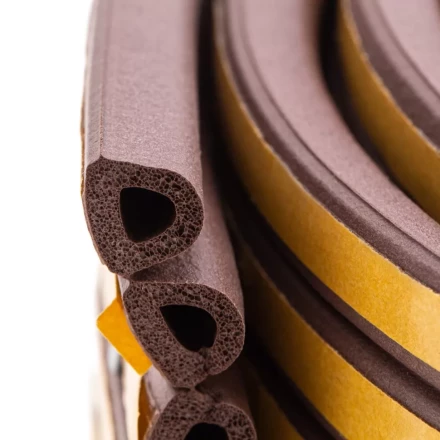 Уплотнитель резиновый, 24 м, профиль &quot;D&quot;, коричневый Сибртех 88904 купить в Нефтеюганске