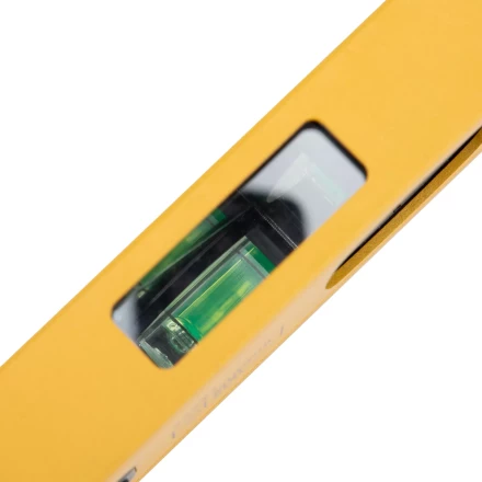 Уровень алюминиевый Denzel 33691, магнит, фрезерованный, 3 глазка (1 зеркал.), 0,5 мм/м, 600 мм купить в Нефтеюганске