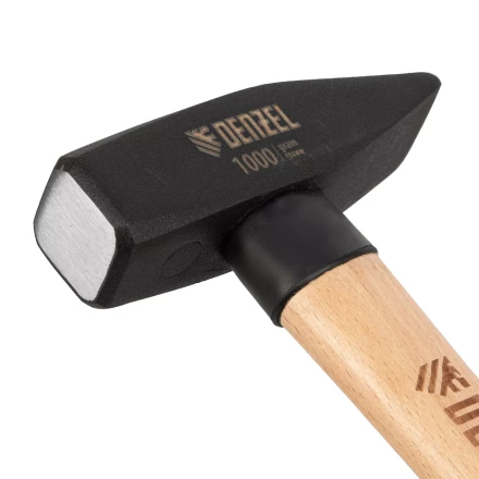 Молоток слесарный, 1000 г Denzel, кованый квадратный боек, буковая рукоятка 10437 купить в Нефтеюганске