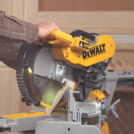 Пила торцовочная DeWalt DWS 780 XPS купить в Нефтеюганске