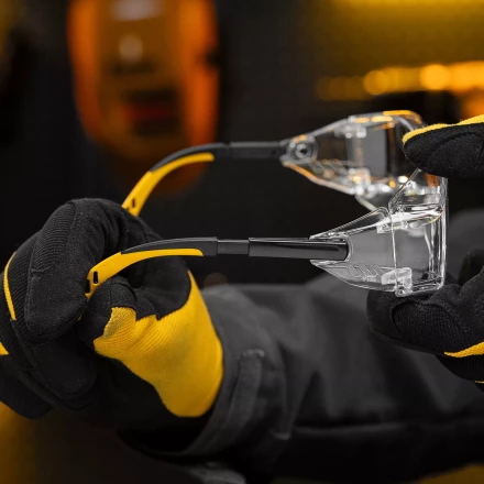 Очки защитные открытые Denzel 89201, поликарбонатные, увеличенная прозрачная линза,  регулируемые дужки купить в Нефтеюганске