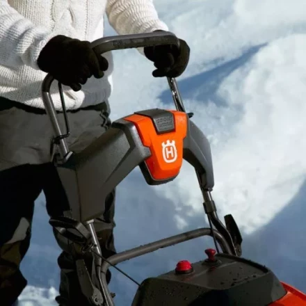 Бензиновый снегоуборщик Husqvarna ST 131 купить в Нефтеюганске