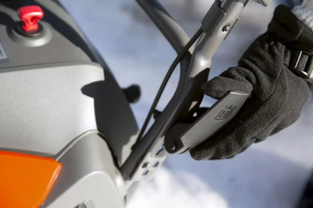 Бензиновый снегоуборщик Husqvarna ST 131 купить в Нефтеюганске