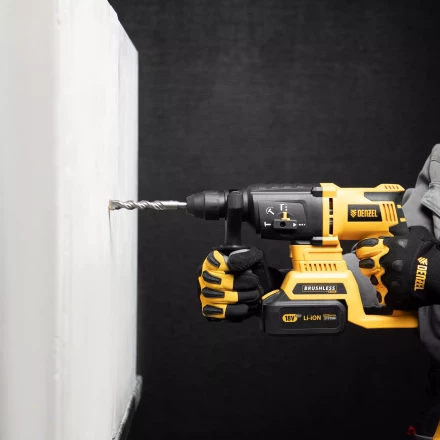 Бур по бетону Denzel, 10 x 160 мм, двойная спираль, три пылеотводящие кромки, 705016 купить в Нефтеюганске