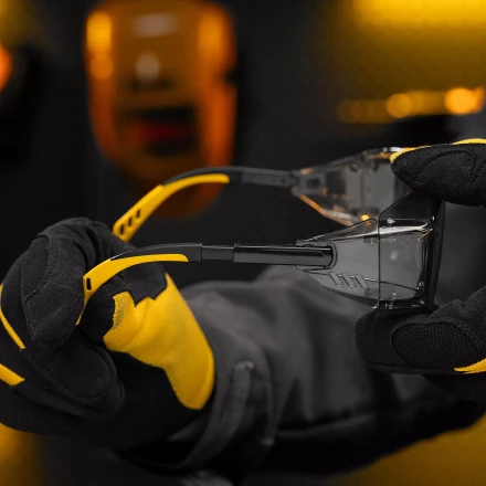 Очки защитные открытые Denzel 89203, поликарбонатные, увеличенная дымчатая линза, регулируемые дужки купить в Нефтеюганске