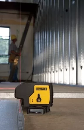 Лазерный нивелир DeWalt DW 083 К купить в Нефтеюганске