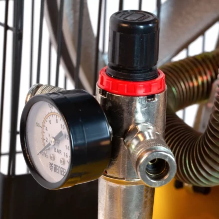 Компрессор воздушный, ременный привод BCI5500-T/200, 5.5 кВт, 200 литров, 850 л/мин Denzel 58128 купить в Нефтеюганске