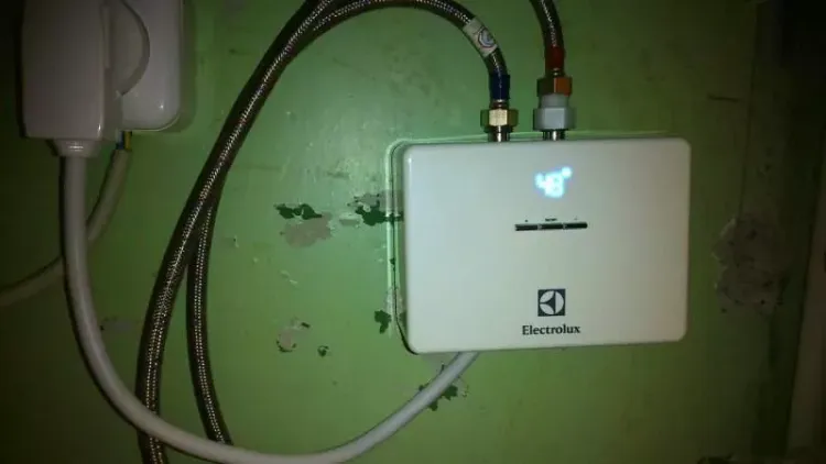 Проточный водонагреватель ELECTROLUX NPX 6 AQUATRONIC  DIGITAL 2 купить в Нефтеюганске
